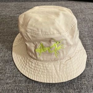 Lorien Stern Praying Mantis Bucket Hat in Light Beige